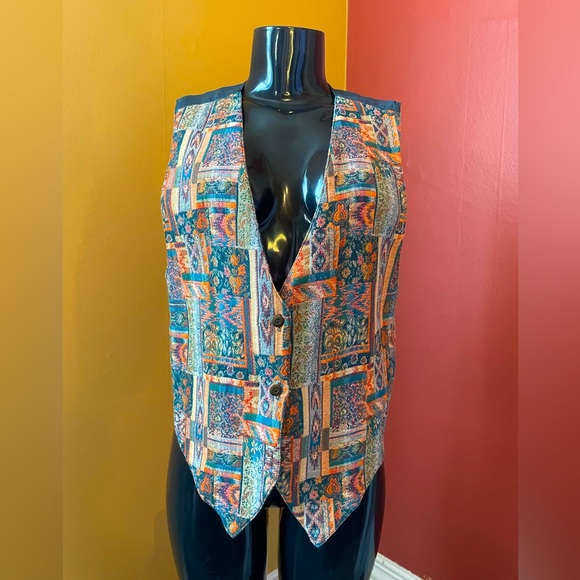 Other - Women’s Vintage Embroidered Vest !! ( small - medium )